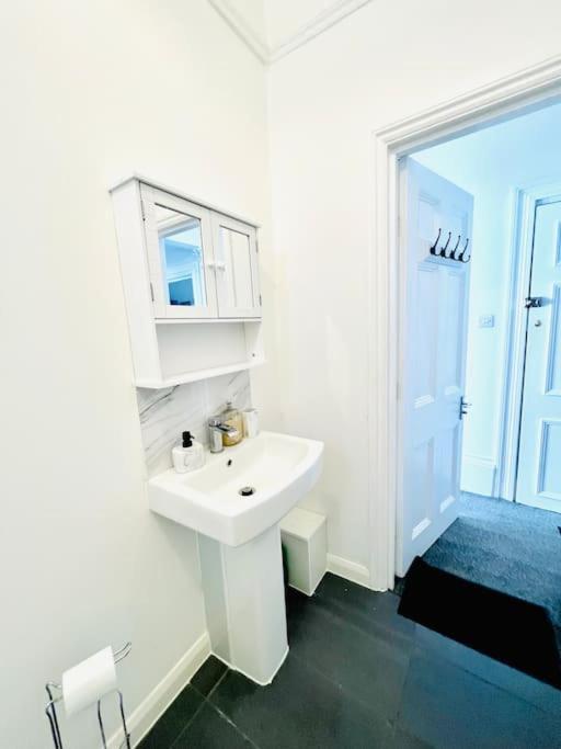 Flat 4 Marine Parade House, 1 East Cliff- Next To Dover Port, White Cliffs, Beach, Castle Exteriér fotografie